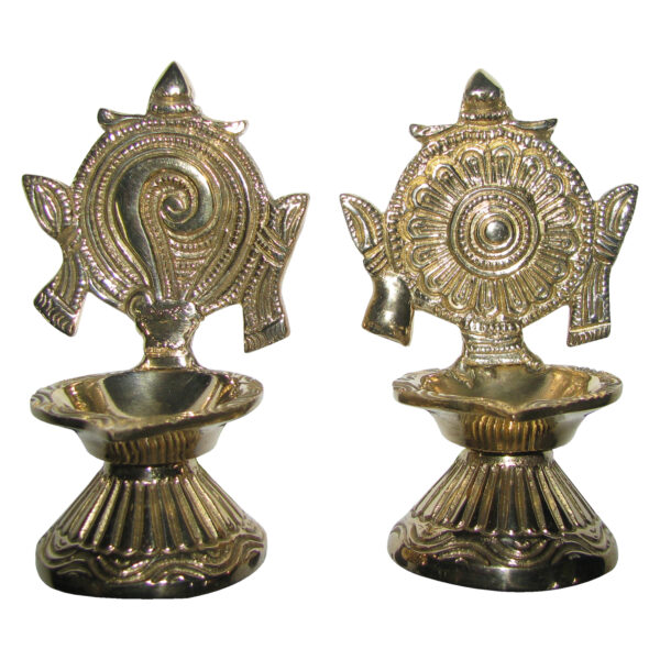 Shankh Chakra Diya Set Deepam Villaku in Brass 4 Inch - S966898