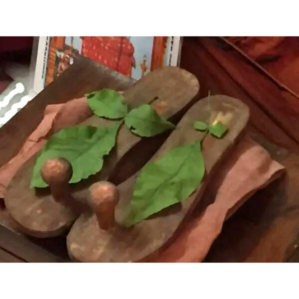 S9033-09 - Aadhyathmik Paramacharya Pavithra Padukas Wood 10inches 240Grams - Image 3