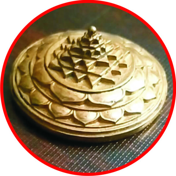 S9036-71 - Aadhyathmik Raja Shyamala Meru Chakram Aimpon Panchalogam Panchaloha Panchadathu Idol 1.5inch Diameter 1inch Height 42grams